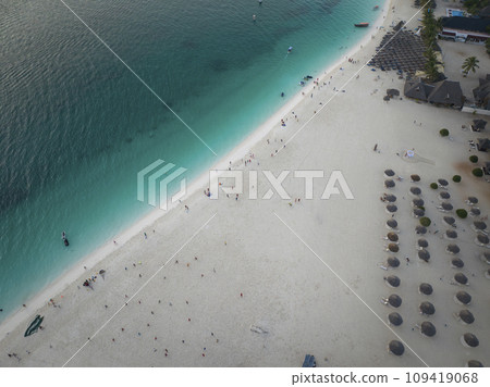 Wonderful white sandy beach and turquoise ocean in zanzibar Wonderful white sandy beach and turquoise ocean in zanzibar 109419068