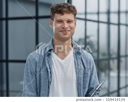 Businessman working on a laptop computer in the office 109419134
