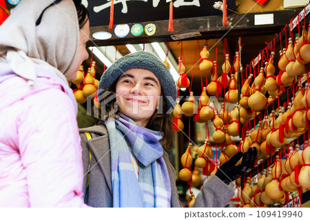 Foreign travelers buying souvenirs while sightseeing in Kyoto Foreign travelers buying souvenirs while sightseeing in Kyoto 109419940