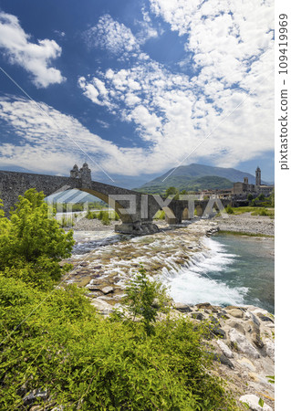 Gobbo Bridge also Devil Bridge or Ponte del Diavolo or Ponte Gobbo in Bobbio, Piacenza province, Trebbia Valley, Emilia Romagna, Italy Gobbo Bridge also Devil Bridge or Ponte del Diavolo or Ponte Gobbo in Bobbio, Piacenza province, Trebbia Valley, Emilia Romagna, Italy 109419969