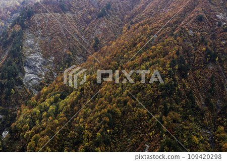 Hakusan Shirakawa-go White Road in Nishiki Autumn Hakusan Shirakawa-go White Road in Nishiki Autumn 109420298