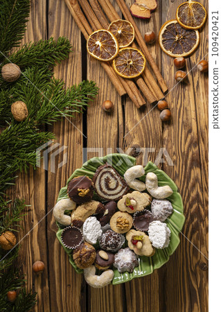 Various types of typical Czech christmas cookies 109420421