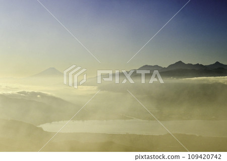 深秋的塔卡博基高原晨景 109420742