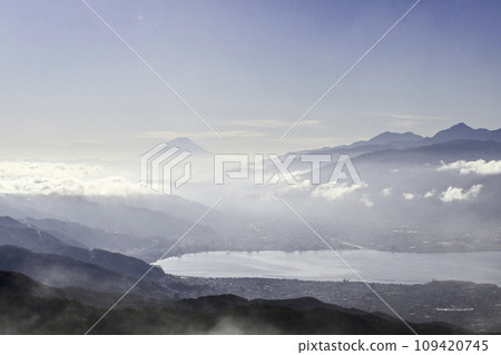 Morning view of Takabocchi Plateau in late autumn 109420745