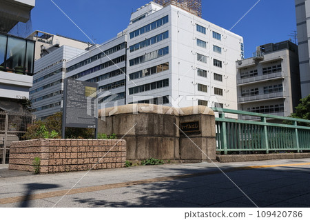 泉橋橫跨東京千代田區神田川 泉橋橫跨東京千代田區神田川 109420786