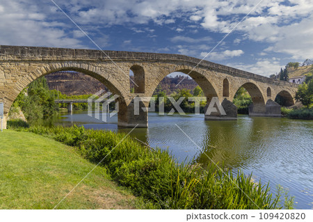 Romanesque bridge Puente la Reina, Gares, Navarre, Spain 109420820