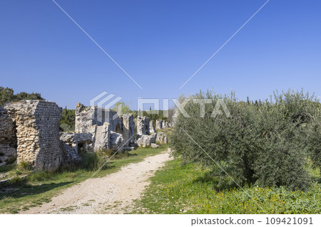 Barbegal aqueduct (Aqueduc Romain de Barbegal) near Arles, Fontvieille, Provence, France 109421091
