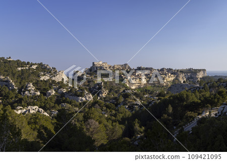 Medieval castle and village, Les Baux-de-Provence, Alpilles mountains, Provence, France 109421095