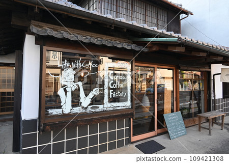 The streets of Tochigi City with a nostalgic Showa era atmosphere 109421308