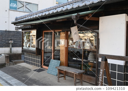 The streets of Tochigi City with a nostalgic Showa era atmosphere 109421310