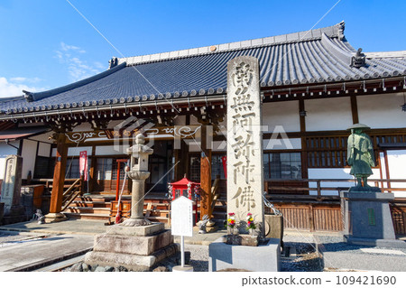 Main hall of Soanji Temple in Hikone City, Shiga Prefecture Main hall of Soanji Temple in Hikone City, Shiga Prefecture 109421690