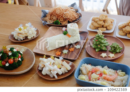 Christmas home party 109422389