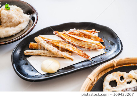 根菜類菜餚：炒牛蒡 109423207