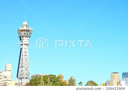 大阪府大阪市通天閣風景 109425904