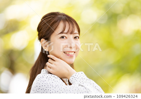 女性黃葉肖像 女性黃葉肖像 109426324