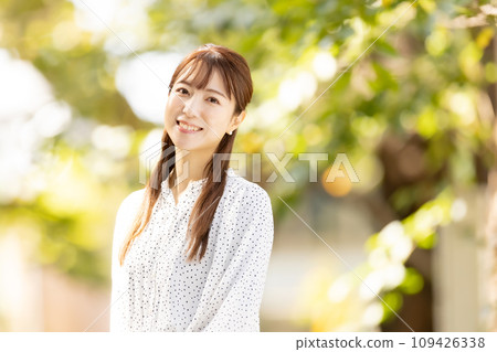女性黃葉肖像 女性黃葉肖像 109426338