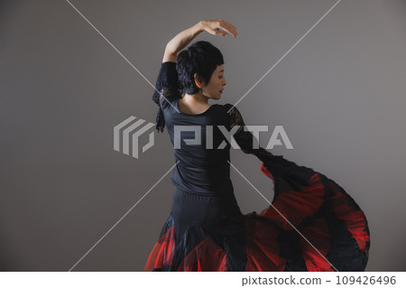 Dancer image Dancer image 109426496