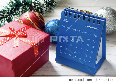 Christmas decoration and blue December calendar. 109428148