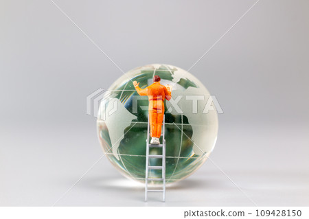 Painters are polishing a crystal globe, and the concept of World Earth Day 109428150