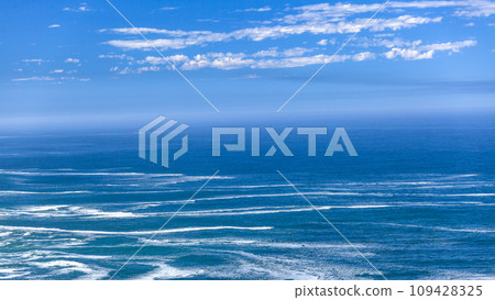 Blue Ocean Horizon Sky Landscape Blue Ocean Horizon Sky Landscape 109428325