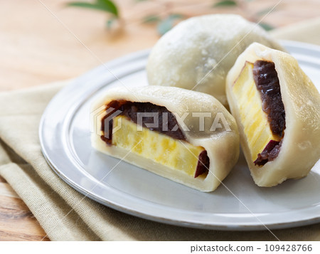 Kumamoto's local sweets Ikinari Dango 109428766