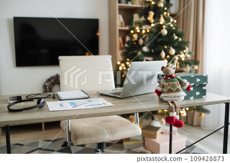 Modern cozy home living room with Christmas decor Modern cozy home living room with Christmas decor 109428873