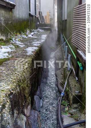 有溫泉流過的灌溉渠 109435328