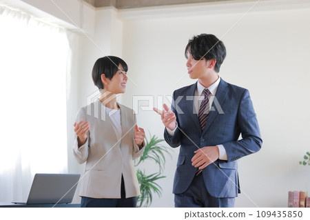商人向同事提問 1 109435850