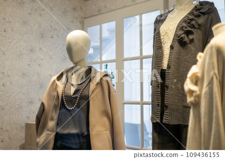 Female mannequins in shop window. Stylish new collection for the autumn-winter season. Consumerism, shopping, special offer concept 109436155
