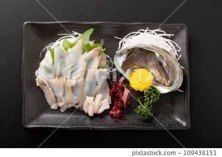 Live abalone sashimi (farmed from Korea) 109438151