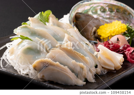 Live abalone sashimi (farmed from Korea) 109438154