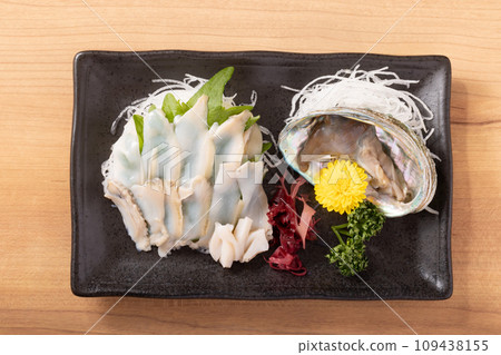 Live abalone sashimi (farmed from Korea) 109438155