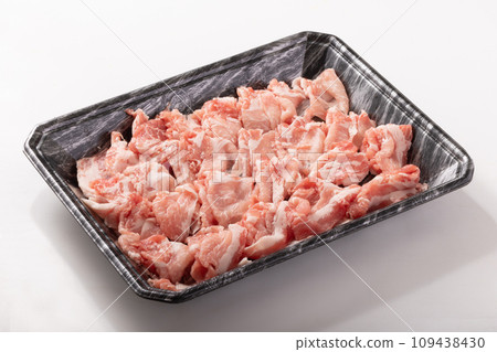 Yamagata prefecture Shonai pork shoulder loin trimmed (for shabu-shabu) 109438430