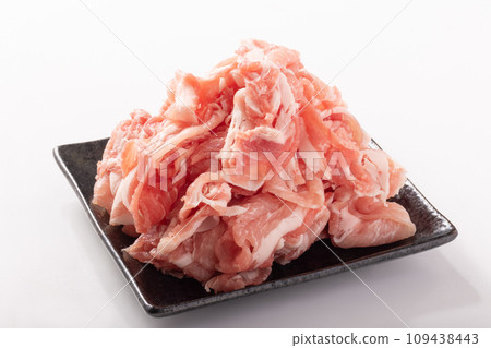 Yamagata prefecture Shonai pork shoulder loin trimmed (for shabu-shabu) 109438443