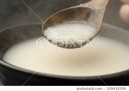 Scoop Amazake with a spoon 109438506