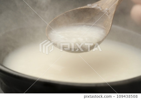 Scoop Amazake with a spoon 109438508