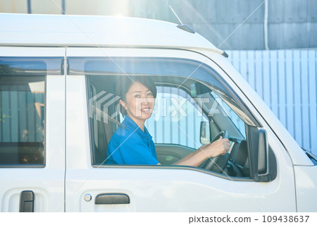 送貨員女 109438637