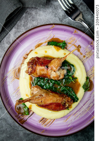 baked chicken wings with gravy, spinach and mashed potatoes top view baked chicken wings with gravy, spinach and mashed potatoes top view 109440073