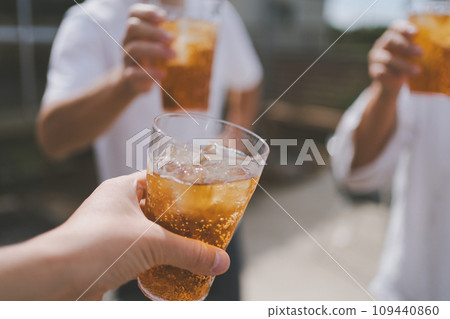 手 手邊 手上 109440860