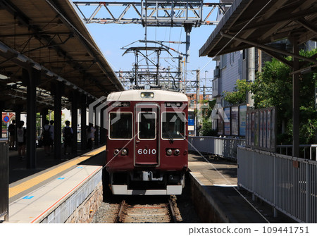 Koyo Line 6000 series train stopping at Shukugawa Station Koyo Line 6000 series train stopping at Shukugawa Station 109441751