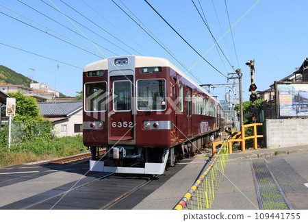 6300系列車到達嵐山線松尾大社站 6300系列車到達嵐山線松尾大社站 109441755