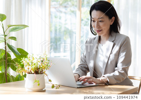 beautiful business woman beautiful business woman 109441974