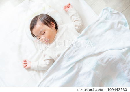 1 year old sleeping in the room, napping, sleeping 1 year old sleeping in the room, napping, sleeping 109442580