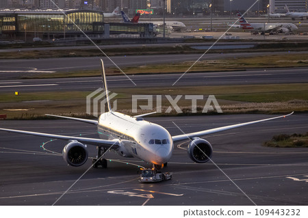 Scenery of Haneda Airport/Scenery of dusk/All Nippon Airways/Boeing 787 Scenery of Haneda Airport/Scenery of dusk/All Nippon Airways/Boeing 787 109443232