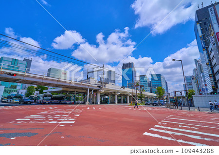 從神奈川縣川崎市川崎區站前本町川崎站前南十字路口看車站 109443288