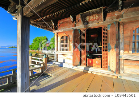 [Shiga Prefecture] Clear skies at Ukimido (Mangetsuji Temple) 109443501