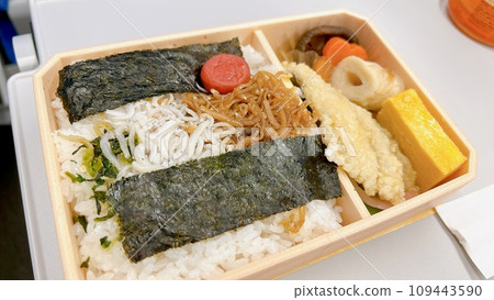 Ekiben whitebait bento 109443590
