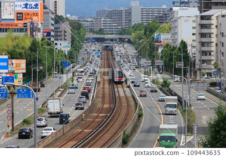 綠地公園站附近的北大阪快車和新禦堂筋 綠地公園站附近的北大阪快車和新禦堂筋 109443635