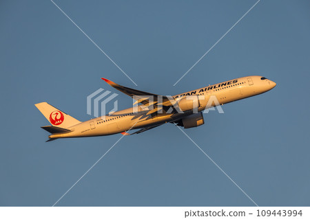 從羽田機場起飛的客機、日本航空、空中巴士、A350 從羽田機場起飛的客機、日本航空、空中巴士、A350 109443994