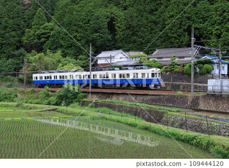 Nose Electric Railway 5100 series train running near Myokenguchi Station 109444120